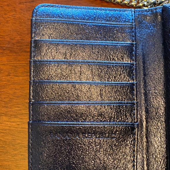 NWT Banana Republic crossbody phone wallet —$35 - Picture 4 of 11